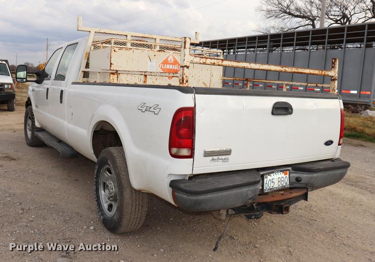 image for item EC9282 2006 Ford F350 Crew Cab pickup truck