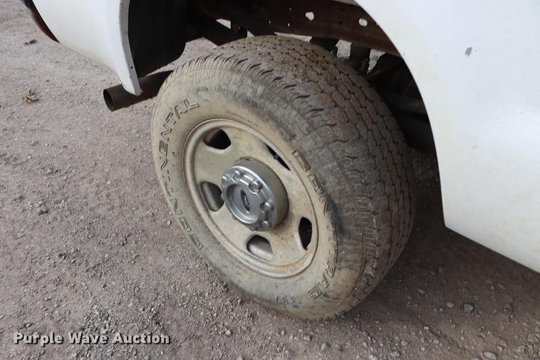 image for item EC9282 2006 Ford F350 Crew Cab pickup truck