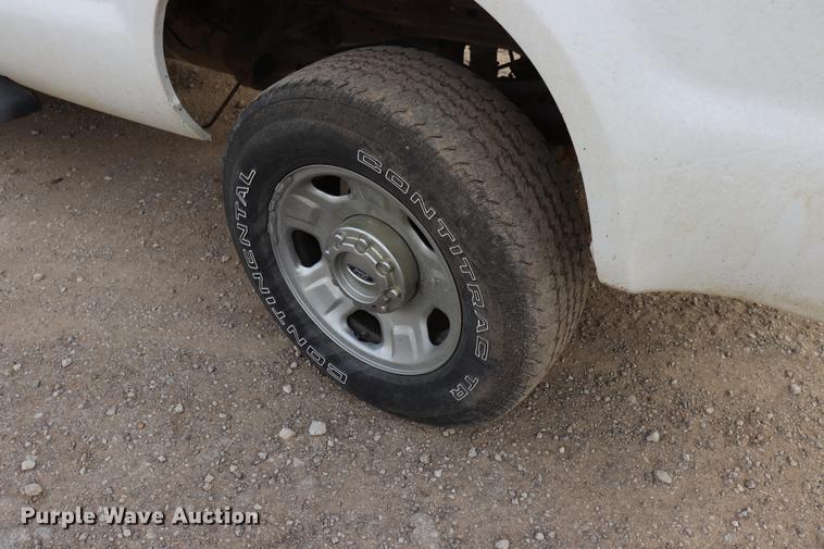 image for item EC9282 2006 Ford F350 Crew Cab pickup truck