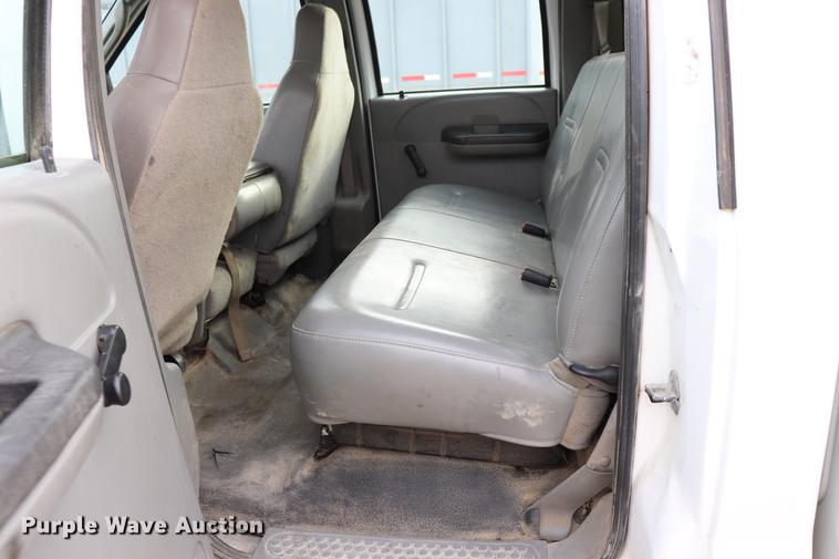 image for item EC9282 2006 Ford F350 Crew Cab pickup truck