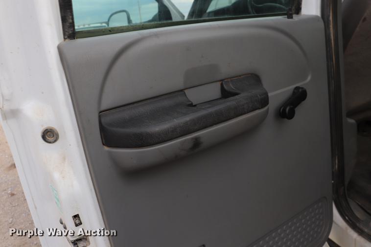 image for item EC9282 2006 Ford F350 Crew Cab pickup truck