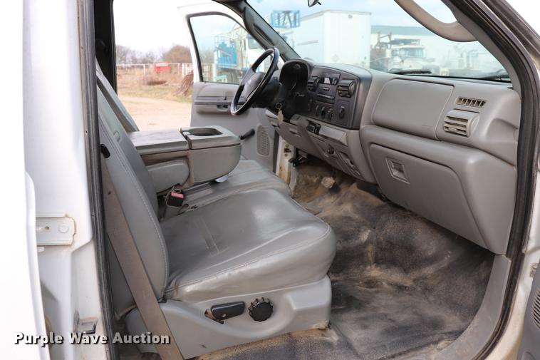 image for item EC9282 2006 Ford F350 Crew Cab pickup truck