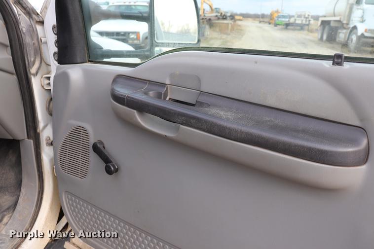 image for item EC9282 2006 Ford F350 Crew Cab pickup truck