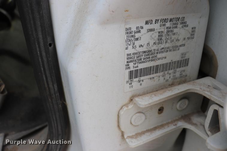 image for item EC9282 2006 Ford F350 Crew Cab pickup truck