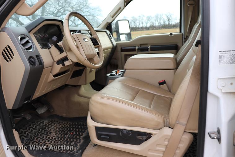 image for item EC9283 2010 Ford F350 Super Duty Crew Cab pickup truck
