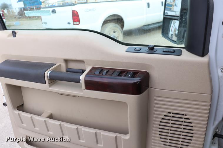 image for item EC9283 2010 Ford F350 Super Duty Crew Cab pickup truck