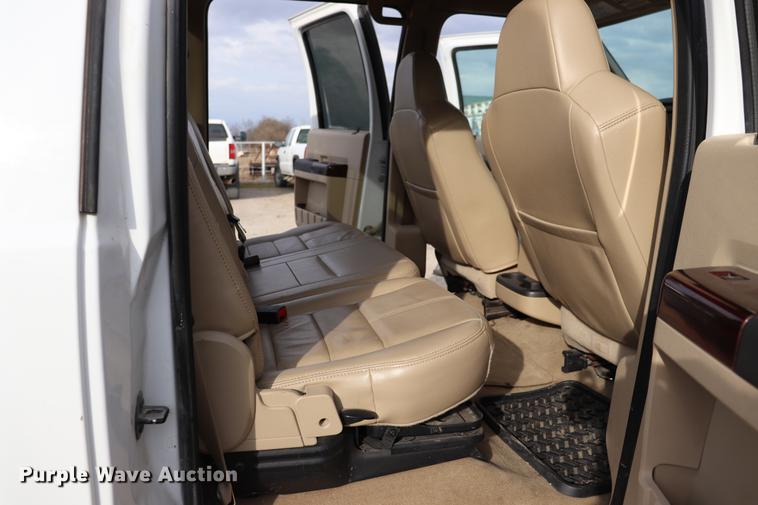 image for item EC9283 2010 Ford F350 Super Duty Crew Cab pickup truck