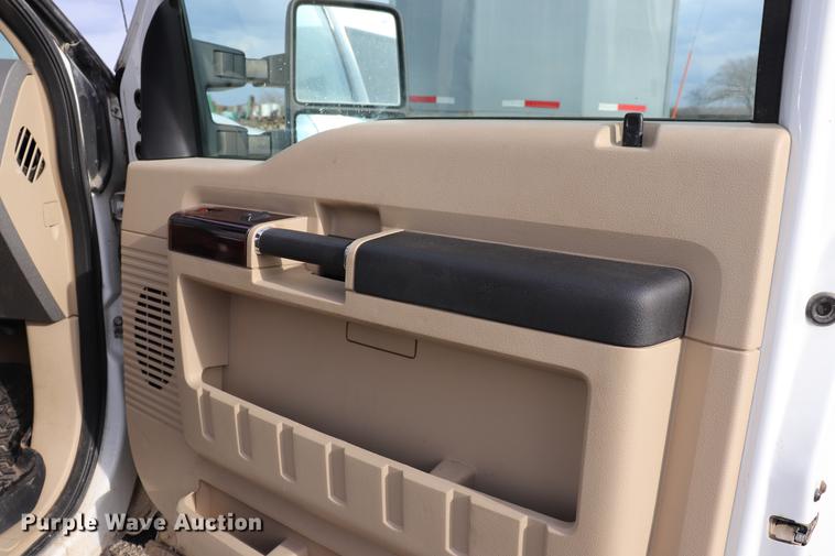 image for item EC9283 2010 Ford F350 Super Duty Crew Cab pickup truck