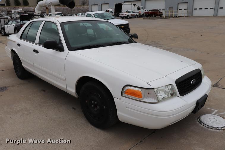 image for item EC9284 2005 Ford Crown Victoria Police Interceptor