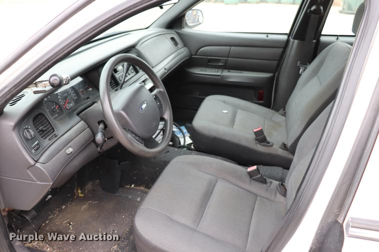 image for item EC9284 2005 Ford Crown Victoria Police Interceptor