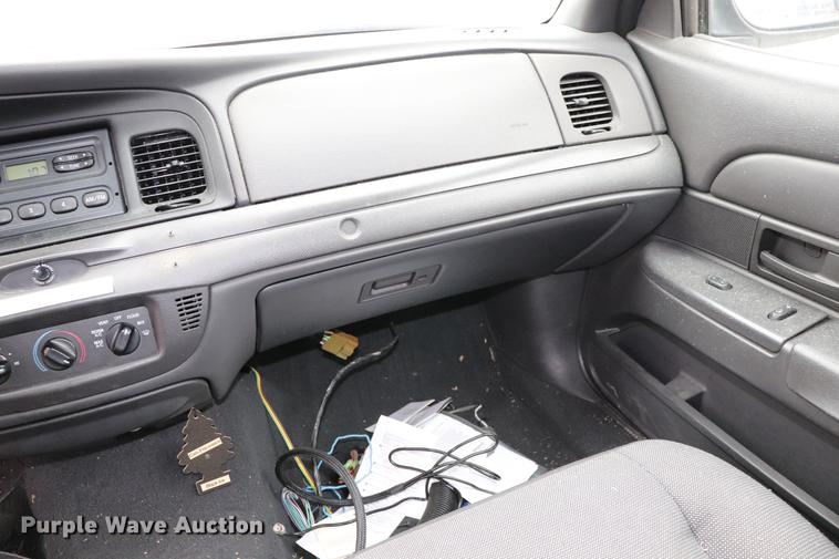 image for item EC9284 2005 Ford Crown Victoria Police Interceptor