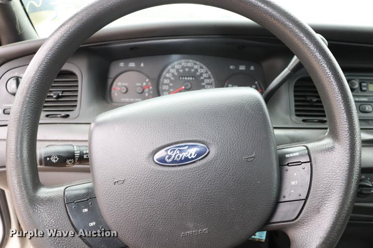 image for item EC9284 2005 Ford Crown Victoria Police Interceptor