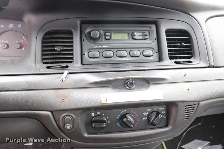 image for item EC9284 2005 Ford Crown Victoria Police Interceptor