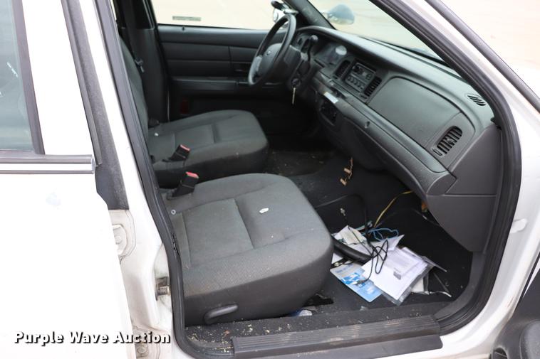 image for item EC9284 2005 Ford Crown Victoria Police Interceptor