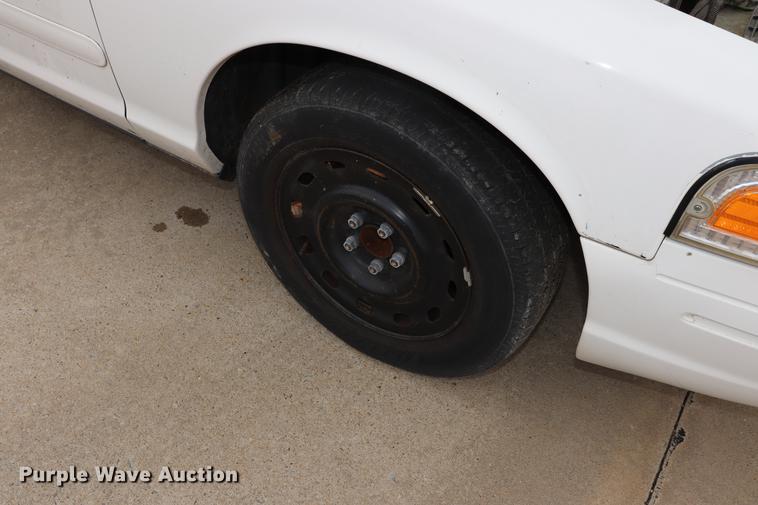 image for item EC9284 2005 Ford Crown Victoria Police Interceptor