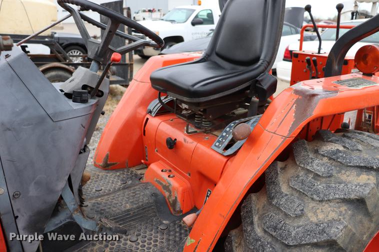 image for item EC9286 Kubota L35 tractor