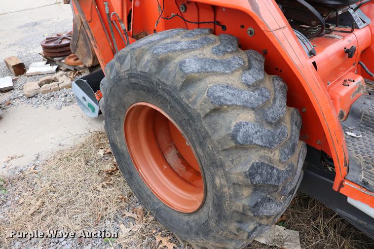 image for item EC9286 Kubota L35 tractor