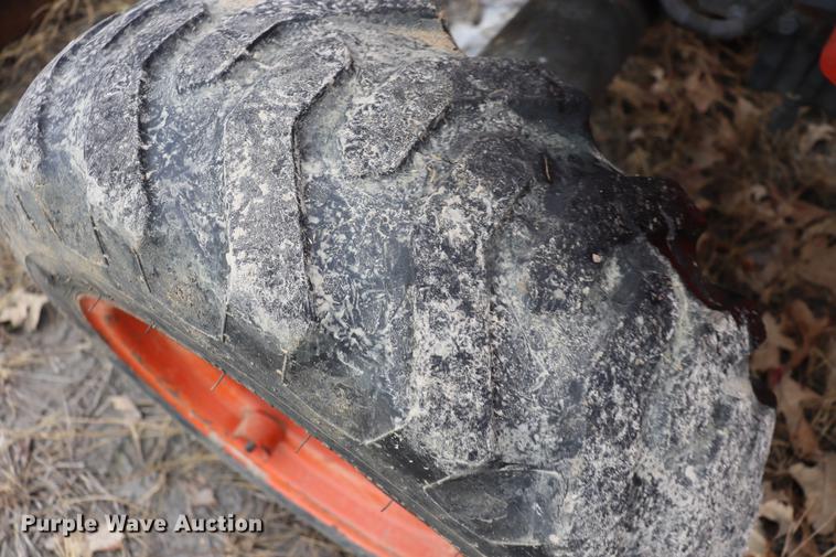 image for item EC9286 Kubota L35 tractor