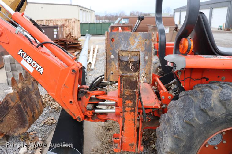 image for item EC9286 Kubota L35 tractor