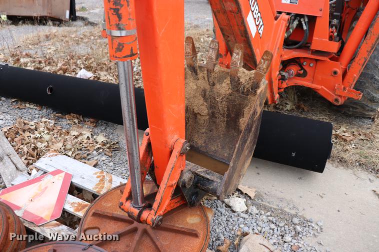 image for item EC9286 Kubota L35 tractor