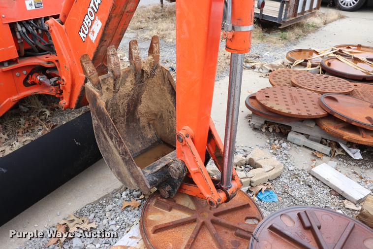 image for item EC9286 Kubota L35 tractor