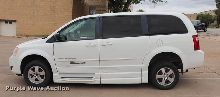 image for item ED9632 2010 Dodge Caravan handicap accessible van