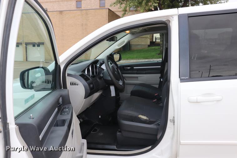 image for item ED9632 2010 Dodge Caravan handicap accessible van