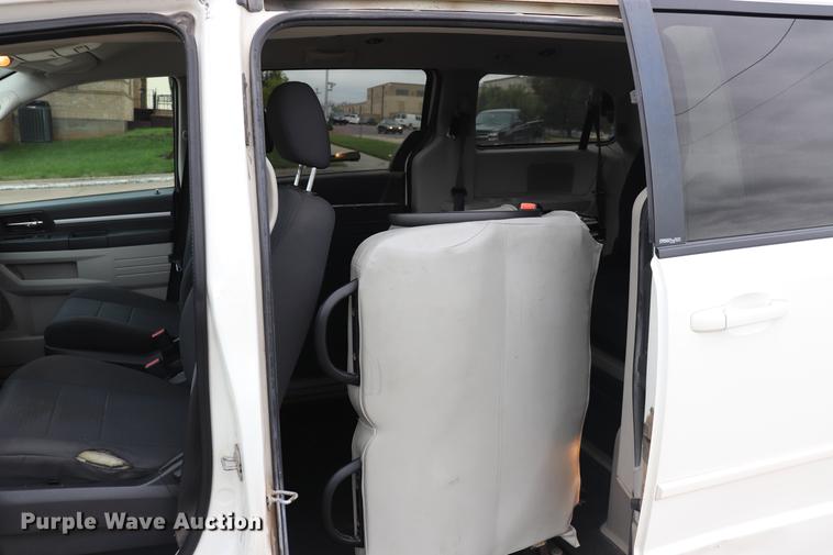 image for item ED9632 2010 Dodge Caravan handicap accessible van