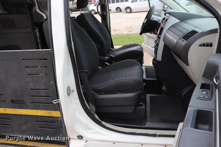 image for item ED9632 2010 Dodge Caravan handicap accessible van