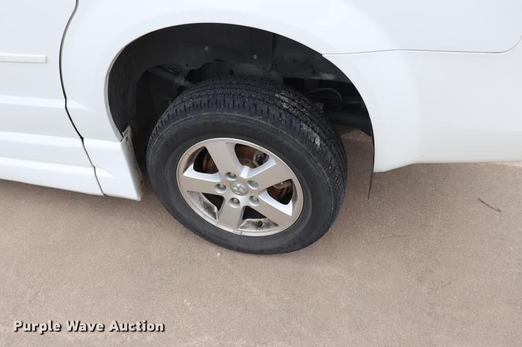 image for item ED9632 2010 Dodge Caravan handicap accessible van