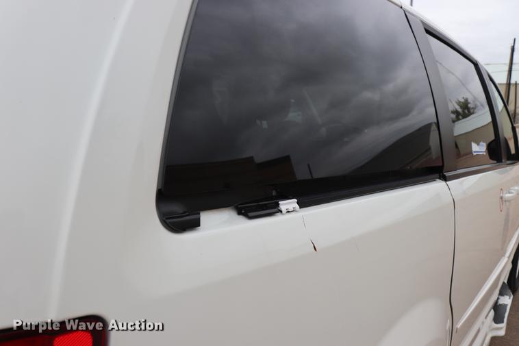 image for item ED9632 2010 Dodge Caravan handicap accessible van