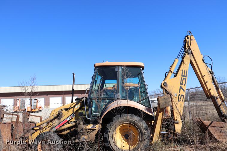image for item ED9743 1999 New Holland 675 backhoe