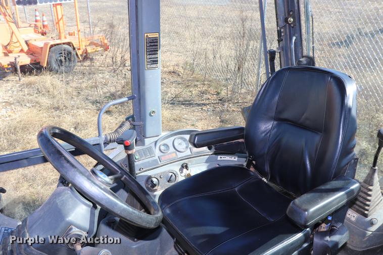 image for item ED9743 1999 New Holland 675 backhoe