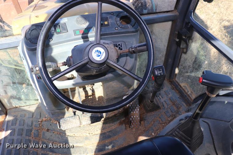 image for item ED9743 1999 New Holland 675 backhoe