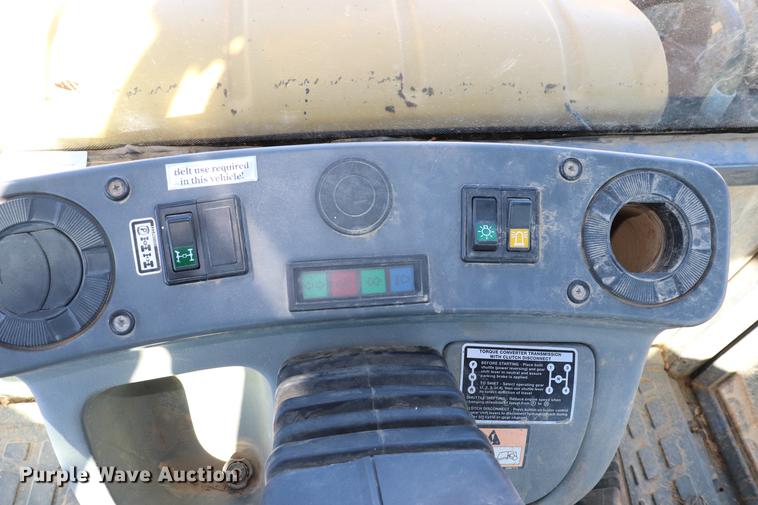 image for item ED9743 1999 New Holland 675 backhoe