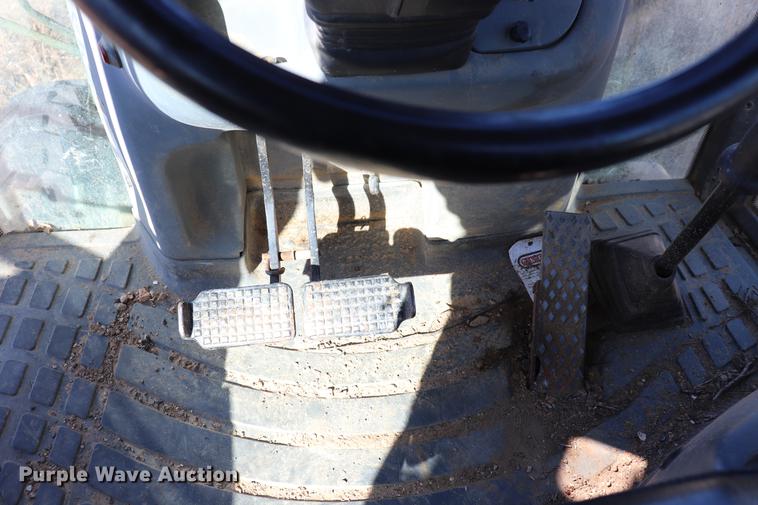 image for item ED9743 1999 New Holland 675 backhoe