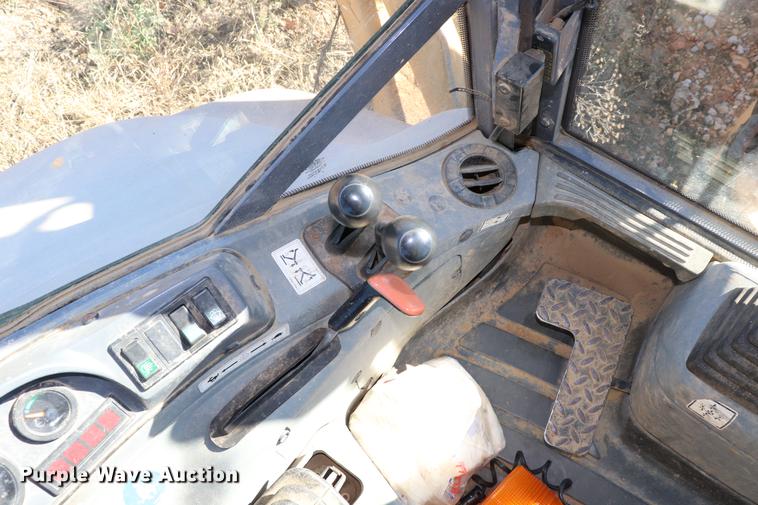 image for item ED9743 1999 New Holland 675 backhoe