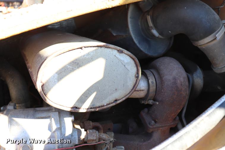 image for item ED9743 1999 New Holland 675 backhoe