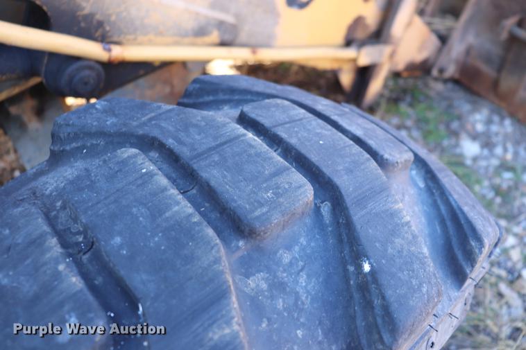 image for item ED9743 1999 New Holland 675 backhoe