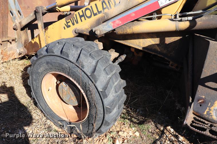 image for item ED9743 1999 New Holland 675 backhoe