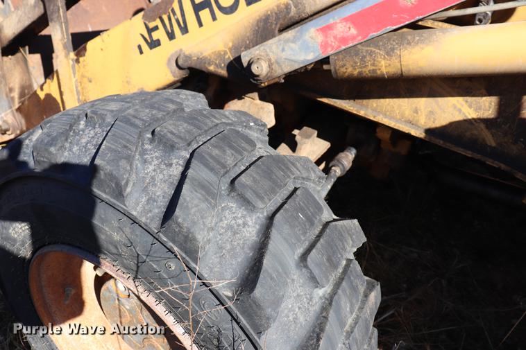 image for item ED9743 1999 New Holland 675 backhoe