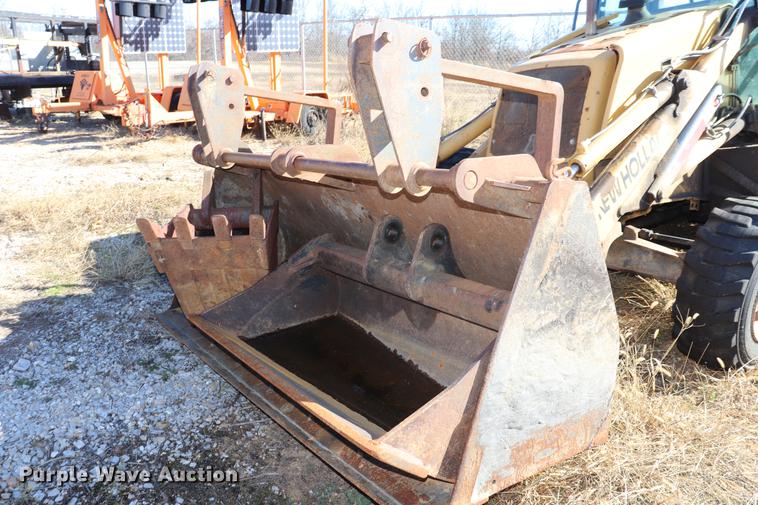 image for item ED9743 1999 New Holland 675 backhoe