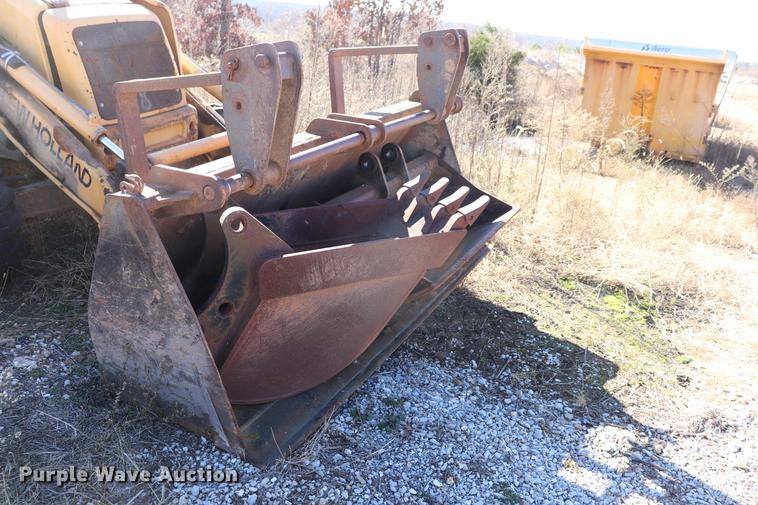 image for item ED9743 1999 New Holland 675 backhoe
