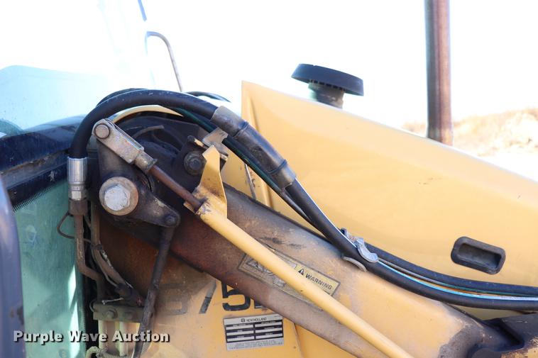 image for item ED9743 1999 New Holland 675 backhoe
