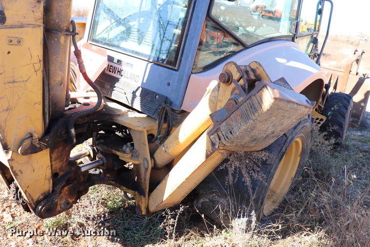 image for item ED9743 1999 New Holland 675 backhoe