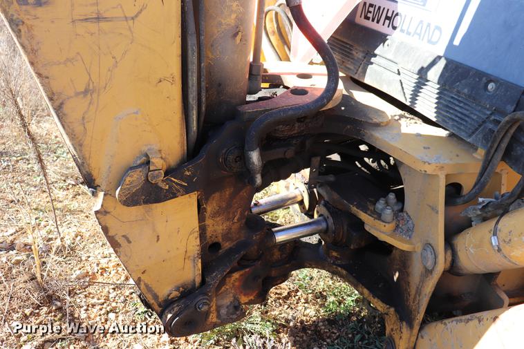 image for item ED9743 1999 New Holland 675 backhoe