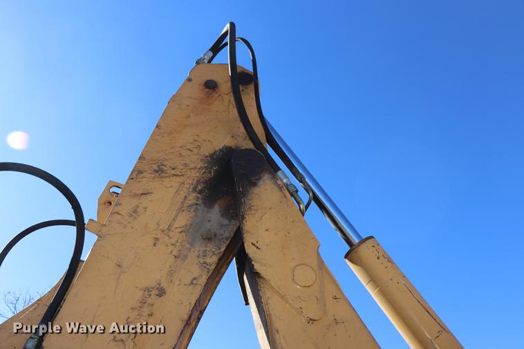 image for item ED9743 1999 New Holland 675 backhoe