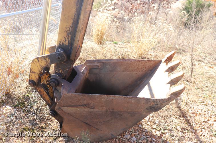 image for item ED9743 1999 New Holland 675 backhoe