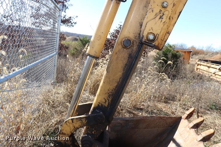 image for item ED9743 1999 New Holland 675 backhoe