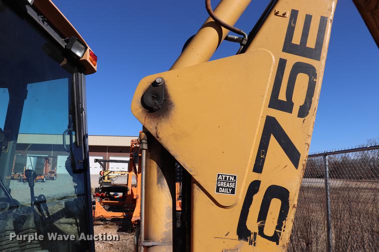 image for item ED9743 1999 New Holland 675 backhoe